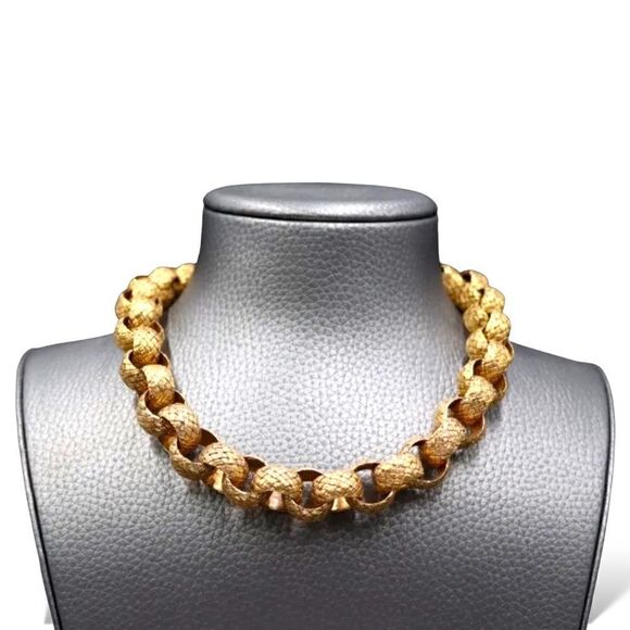 Vintage CHANEL Gold-Tone Woven Rope Chain-Link Necklace & Large "CC" Pendant - Picture 3 of 12